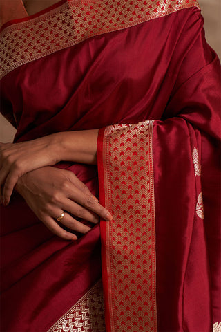 'Mehrab Gulab' Laal Kadhua Benarasi Handloom Sari