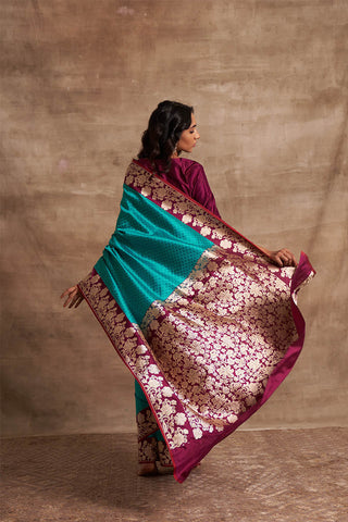 'Gulon Ki Mehfil' Firozi Kadiyal Benarasi Handloom Sari