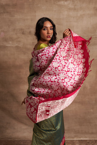 'Gulon Ki Mehfil' Firozi Kadiyal Benarasi Handloom Sari