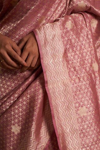 'Jhilmil Sitara' Piyazi Kadhua Benarasi Handloom Sari