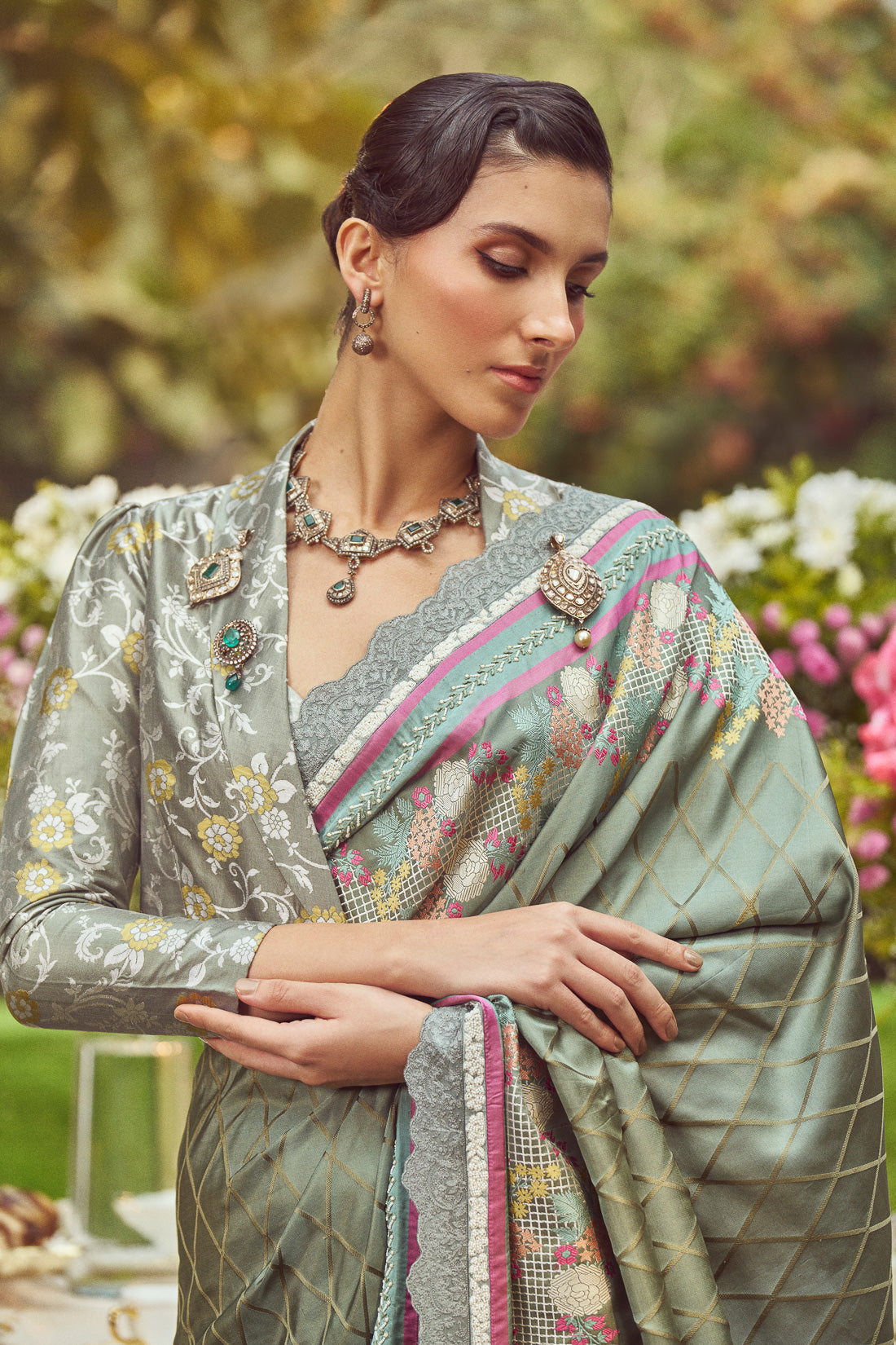 'Jane Eyre' Kadhua Meenakari Zari Handloom Sari with Embroidered Border