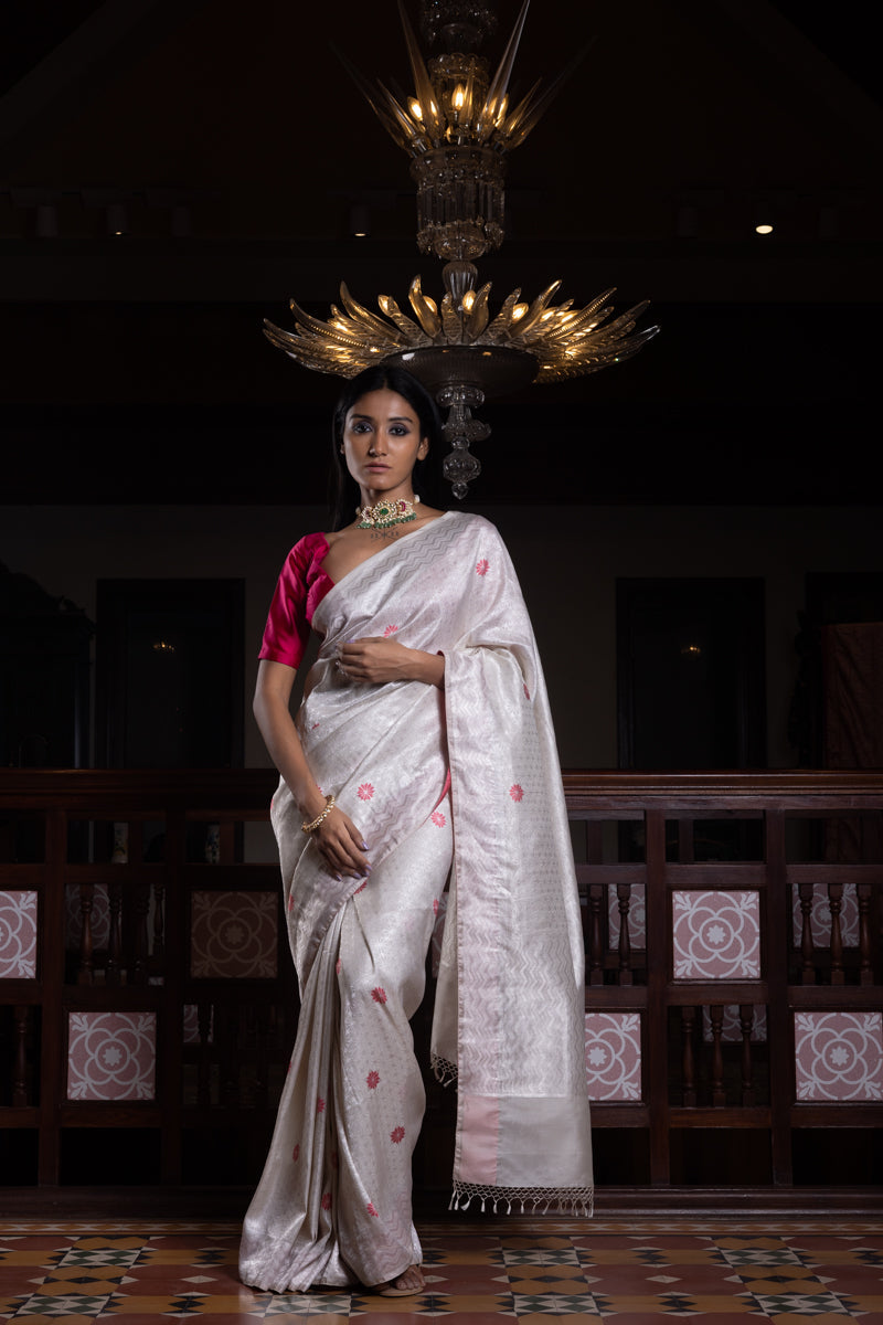 Jhilmil Sitara' Shwet Geometrical Benarasi Handloom Sari