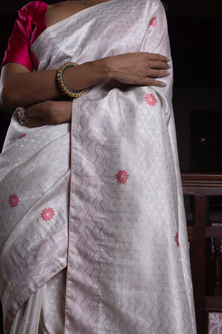 Jhilmil Sitara' Shwet Geometrical Benarasi Handloom Sari