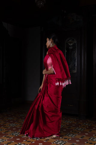 'Nakhreeli' Laal Satin Benarasi Handloom Sari