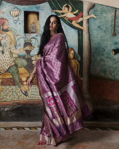 'Chaand Ki Jaali' Baigani Vaskat Benarasi Handloom Sari