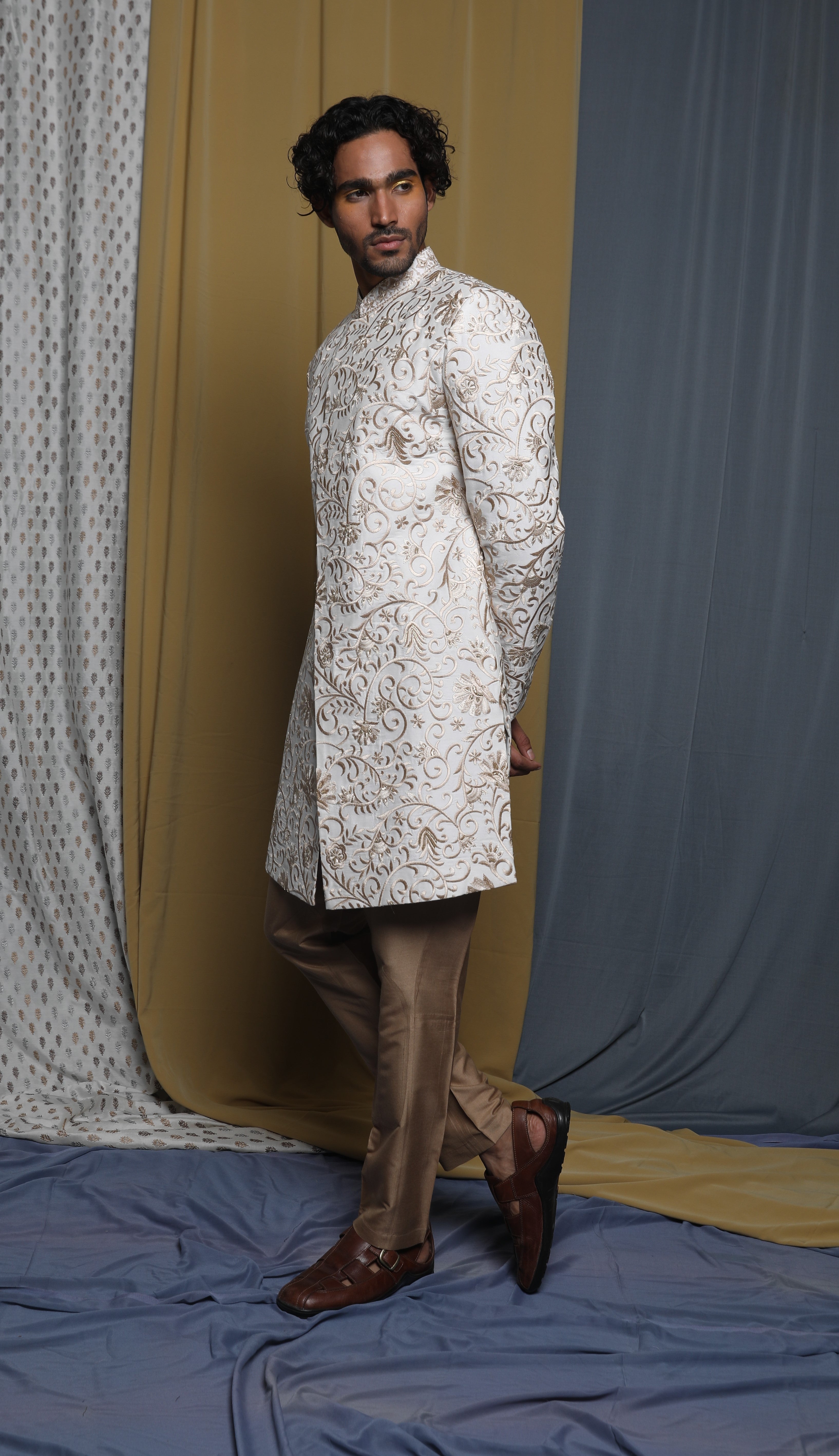 Off-white all short sherwani