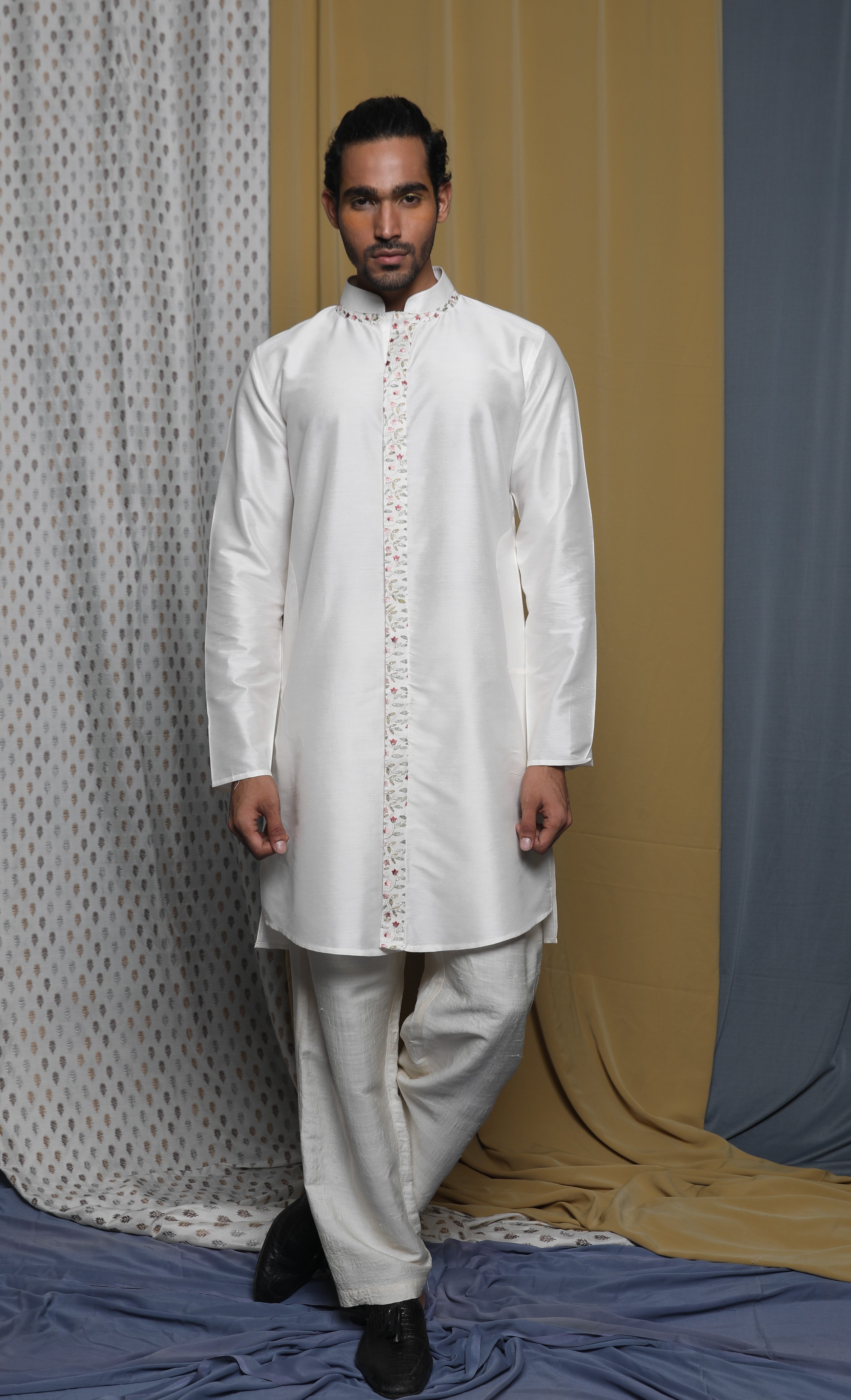 Off-white all over emb open sherwani