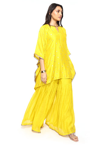 Short kaftan paired with garara pants